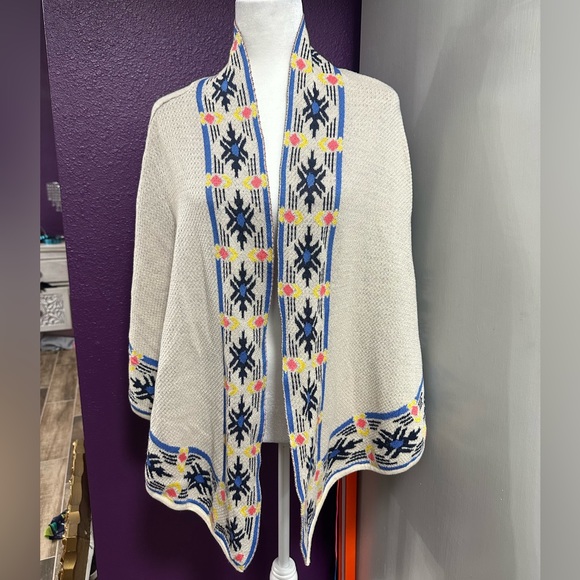 Boho Shawl, Bordered Poncho - Picture 4 of 6